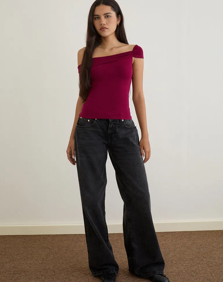 Cuthbe Off the Shoulder Twist Top in Burgundy
