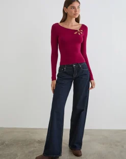 Donela Long Sleeve Top with Flower Ring in Burgundy