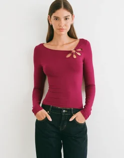 Donela Long Sleeve Top with Flower Ring in Burgundy