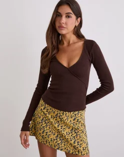 Dulcet Ribbed Plunge Top in Chocolate Brown