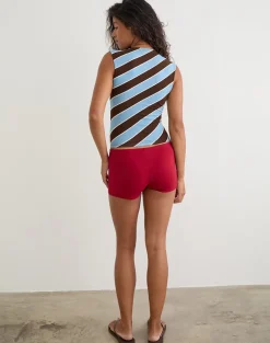Eunia Short in Adrenaline Red