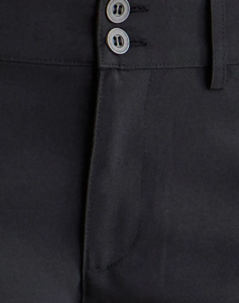 Geza Longline Short in Tailoring Black