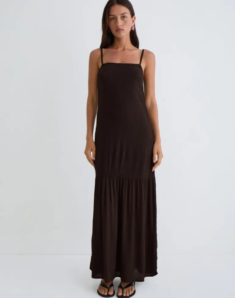 Jenesis Maxi Dress in Crinkle Bitter Chocolate