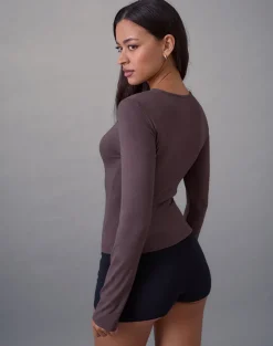 Jenji Long Sleeve Top with Pearl Button in Peppercorn