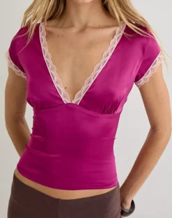 Kinnas Top with Lace Trim in Satin Berry