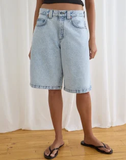 Low Rise Denim Skater Short in 80's Light Wash Blue