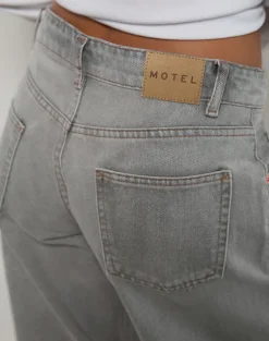 Low Rise Roomy Jeans in Bleach Grey