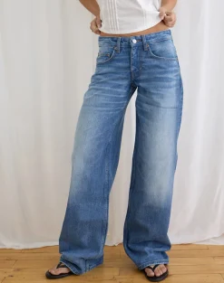 Low Rise Roomy Jeans in Fade Blue