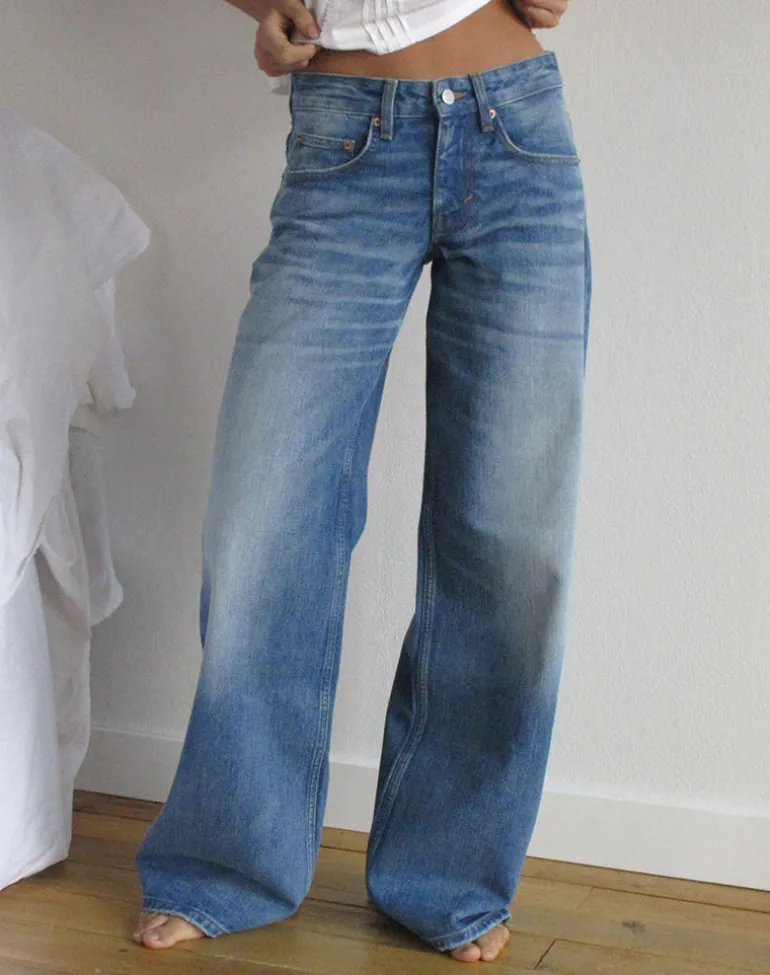 Low Rise Roomy Jeans in Fade Blue