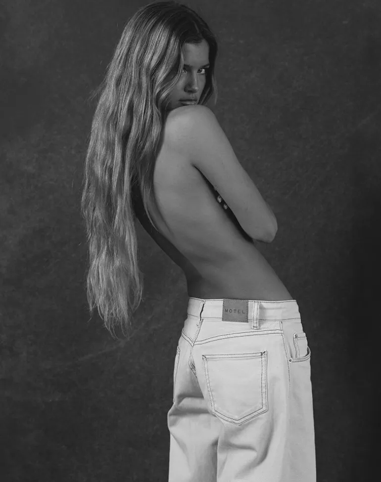 Roomy Extra Wide Low Rise Jeans in Off White