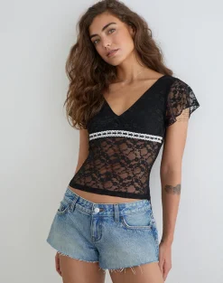 Warita Underbust Top in Lace Black